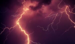 [Code geel] Zwaar onweer op komst (Hart van Lansingerland)