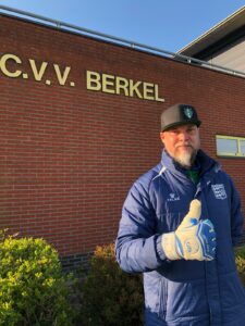 Martijn Oster blijft bij de Berkel vrouwen
