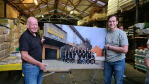 Bedankje aan sponsor door TOGB (zo) selectie