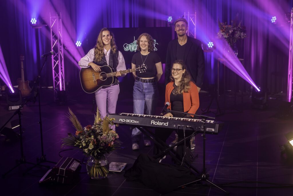 Lansinger Songwriters geven show weg in Cultuurfabriek
