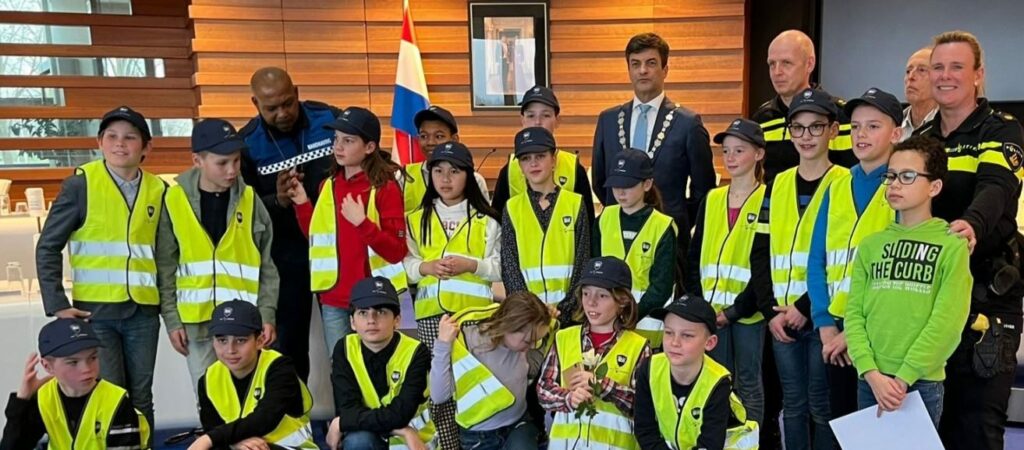 Nieuwe lichting Politiekids beëdigd: “dit is iets wat je niet zomaar meemaakt”