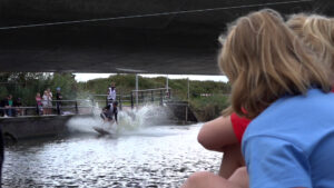 Wakeboarden op de Zilvergracht “Dit is heel tof”