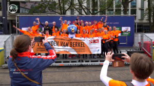 Alle deelnemers aan Roparun over finishlijn in Rotterdam