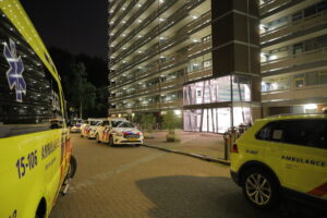 VERWARDE PERSOON ZET MEERZICHT OP ZN KOP