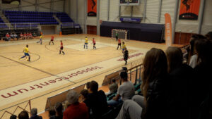 Vijftig jaar voetbalplezier: Berkel Dames 3 bereikt bekerfinale