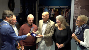 Koninklijke erepenning voor Kleindierensportvereniging D.V.V.