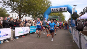 Sportieve tiende editie van de Halve Marathon Oostland