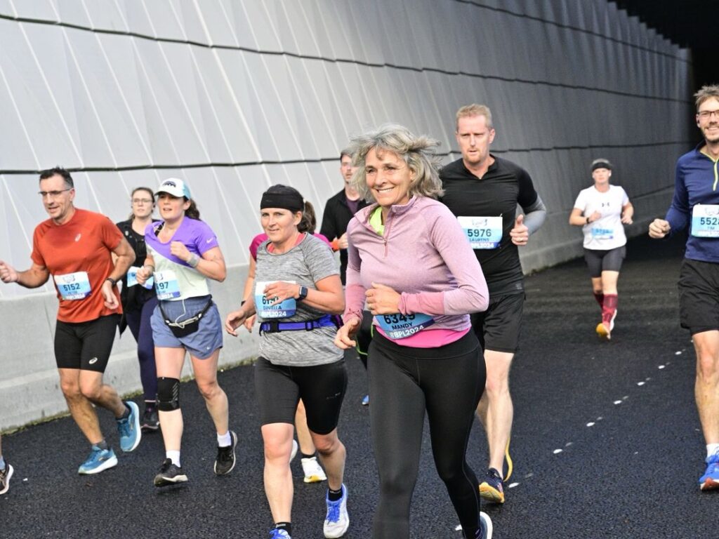 Nog geen auto’s door de Rottemerentunnel, wel duizenden hardlopers