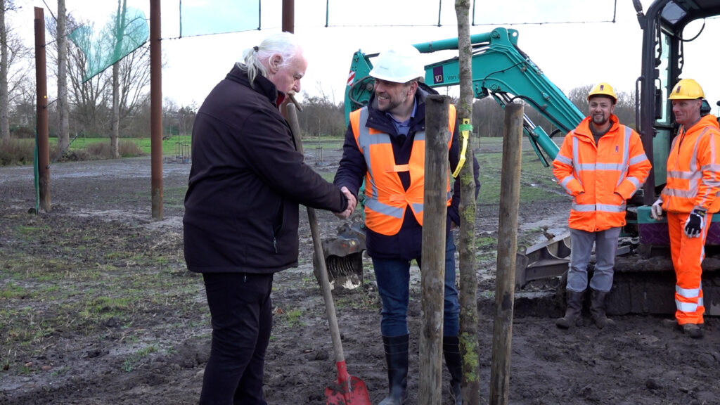 Bewoners planten bomen boven de Rottemerentunnel