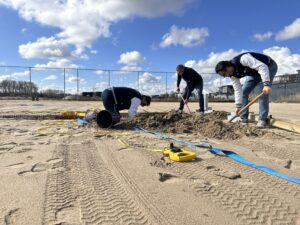 Opbouw beachvolleybal krijgt boost tijdens NLdoet in Bergschenhoek