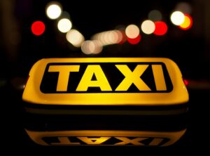 Wildwest ’s nachts op de taxistandplaats: waarom niemand ingrijpt (en jij dat dus zelf moet doen)