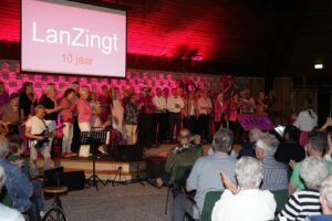 Popkoor LanZingt viert tienjarig jubileum met feestelijk concert