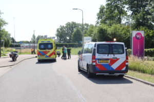 Scooters botsen op de Rokkeveenseweg