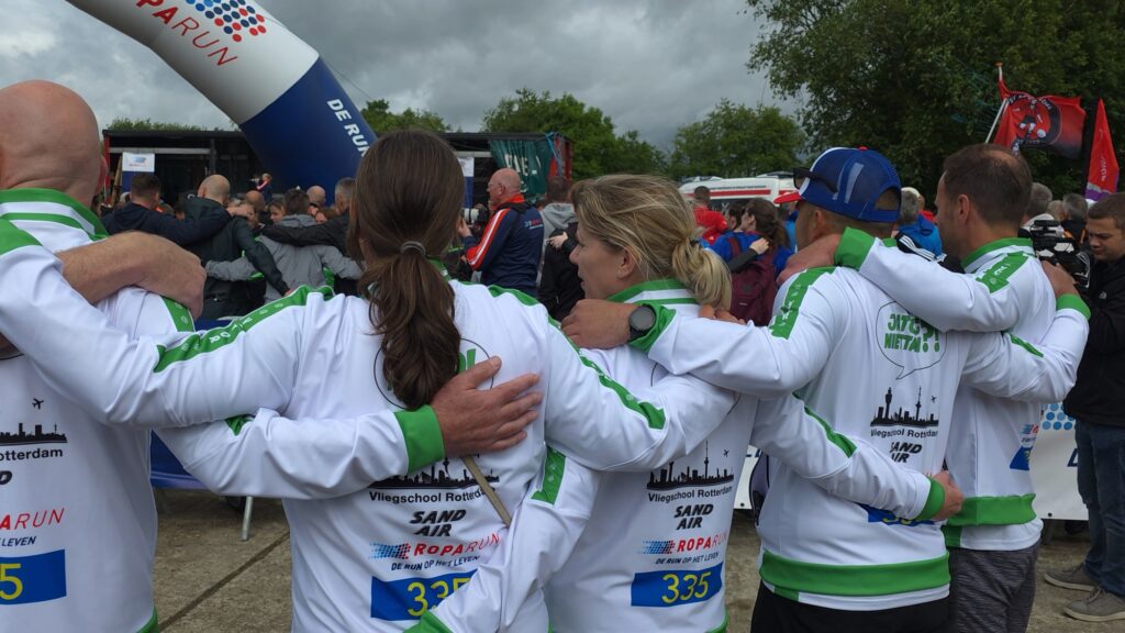 Een nacht vol herrie, een start vol kippenvel – de Roparun  is begonnen