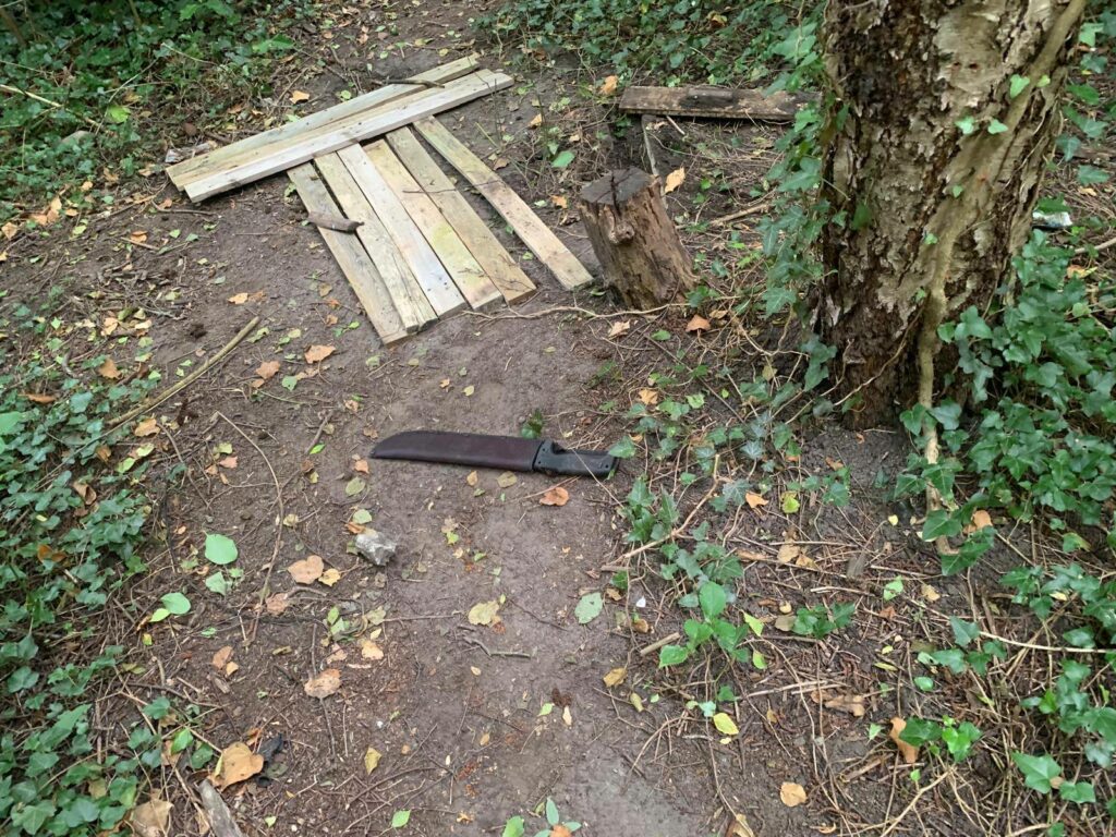 Groot mes aangetroffen door spelende kinderen in Sterrenpark Berkel