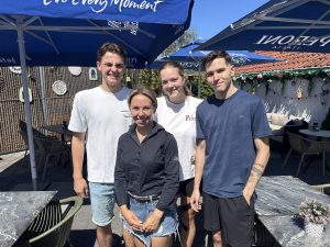 Danique en Finn rennen voor hun zieke moeder: ‘We doen het op karakter, voor haar’