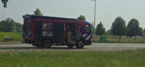 Brand in bestelbus bij tankstation; bestuurder blust zelf.