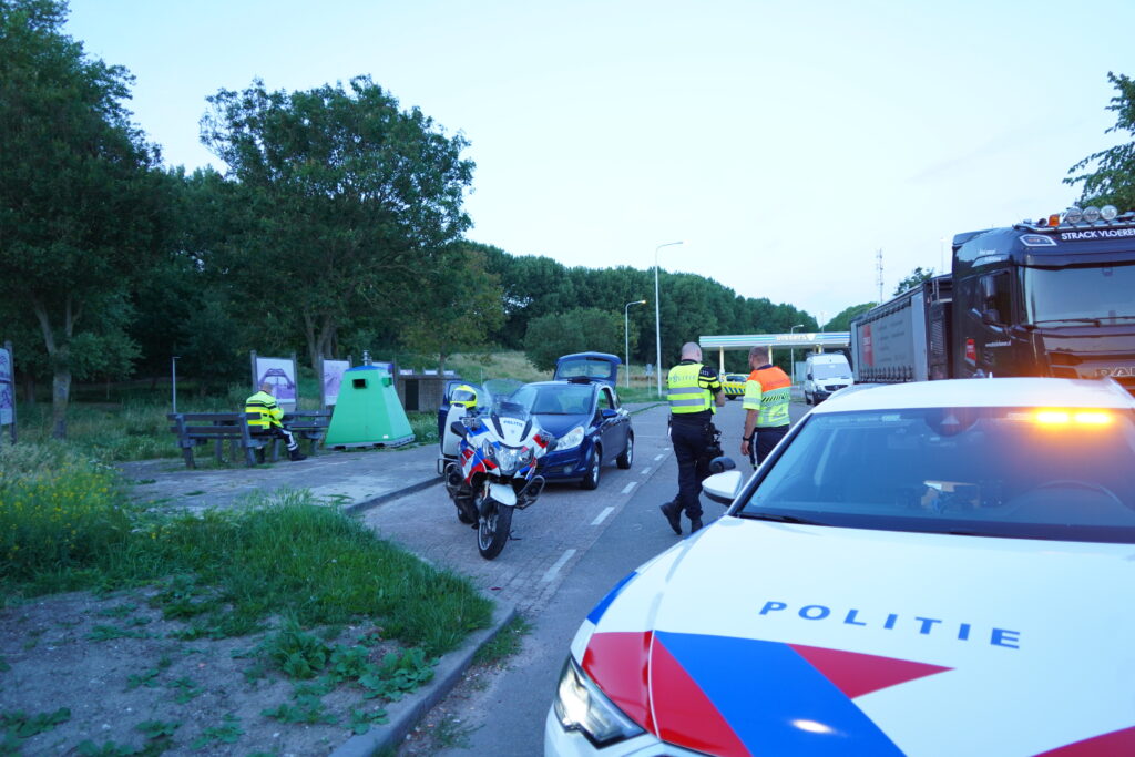 Echt vuurwapen in auto. Controle op parkeerplaats A12.
