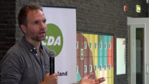 Derk Boswijk bezoekt Wolfert Lyceum: ‘Jongeren moeten weten wat er in de wereld speelt’