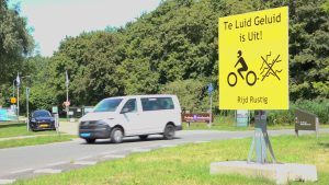 Bewustwordingsactie tegen geluidsoverlast motoren en auto’s in recreatiegebied Rottemeren