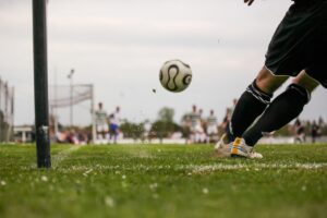 Start bouw nieuwe tribune bij voetbalclub DSO.