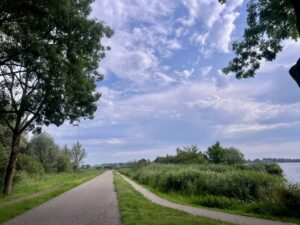 Tropische hitte – Waar blijft warme weer met 30 graden? Het is koel, bewolkt en hier en zelfs regen