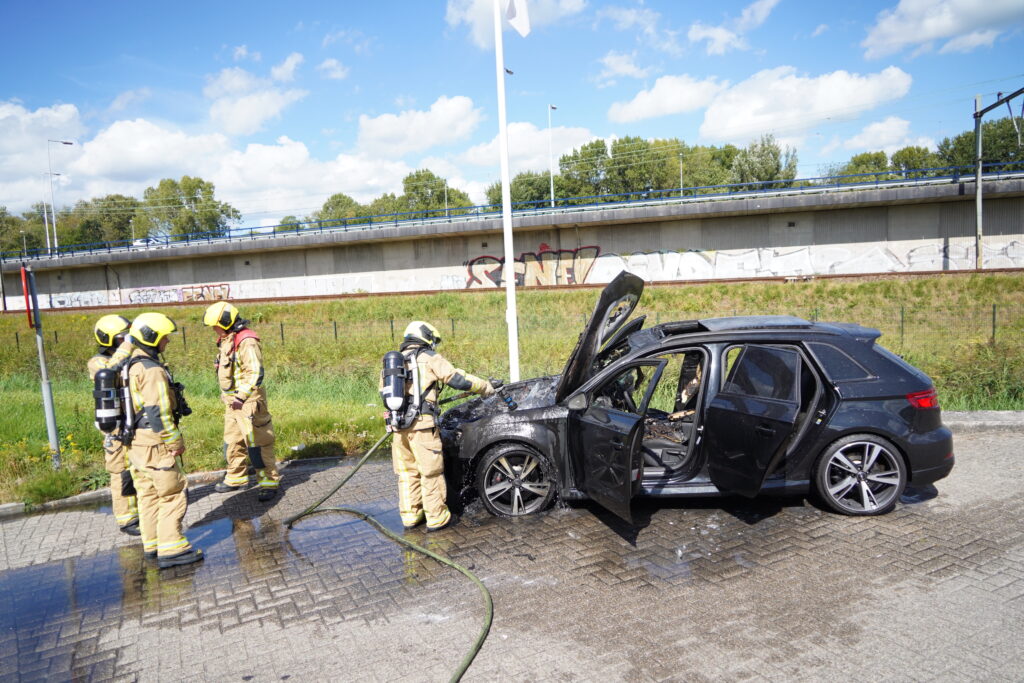 Bestuurder aangehouden nadat auto is uitgebrand bij tankstation Houtsingel in Zoetermeer