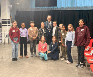 Kinderburgemeesterverkiezing: elf jonge kandidaten nemen het podium