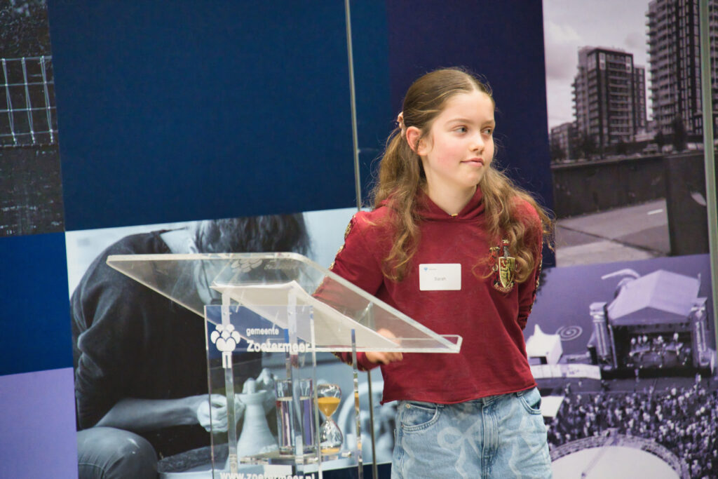 Sarah van den Berg nieuwe kinderburgemeester van Zoetermeer