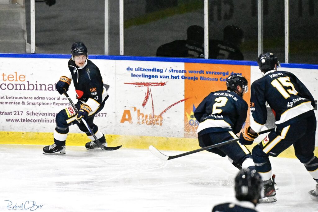 Ijshockeyclub Zoetermeer Panters overtuigend langs Dordrecht Lions
