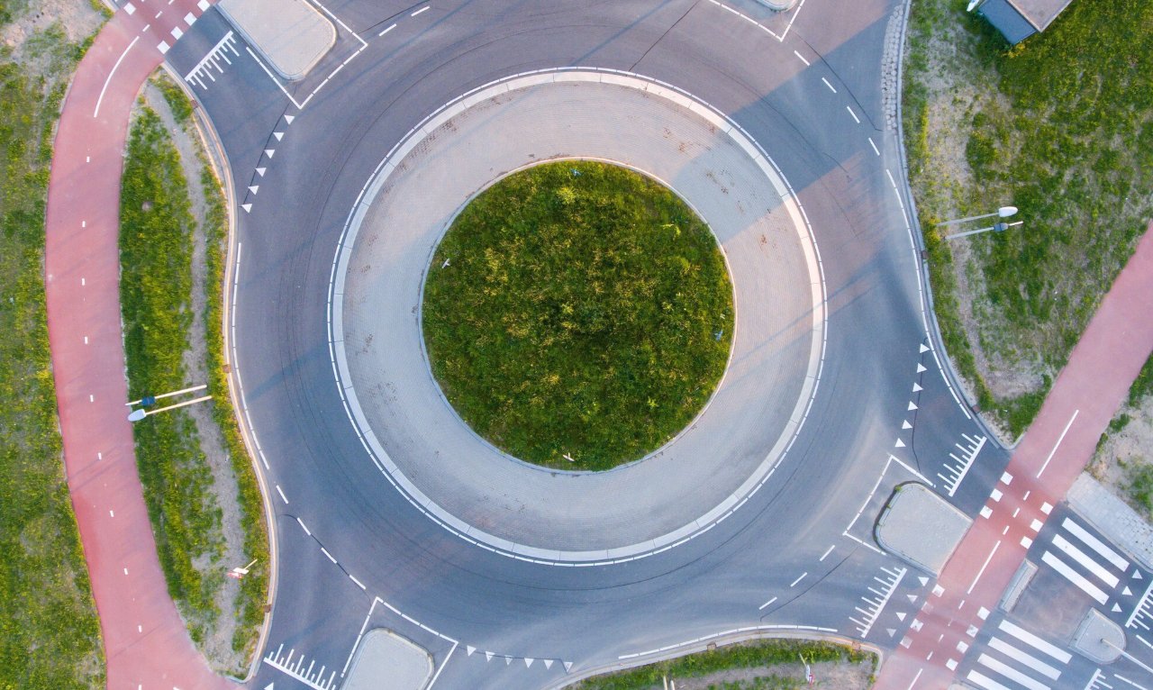Bedrijven mogen rotondes blijven onderhouden zonder reclame