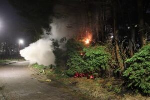 Brand in bosjes aan Spoorpad
