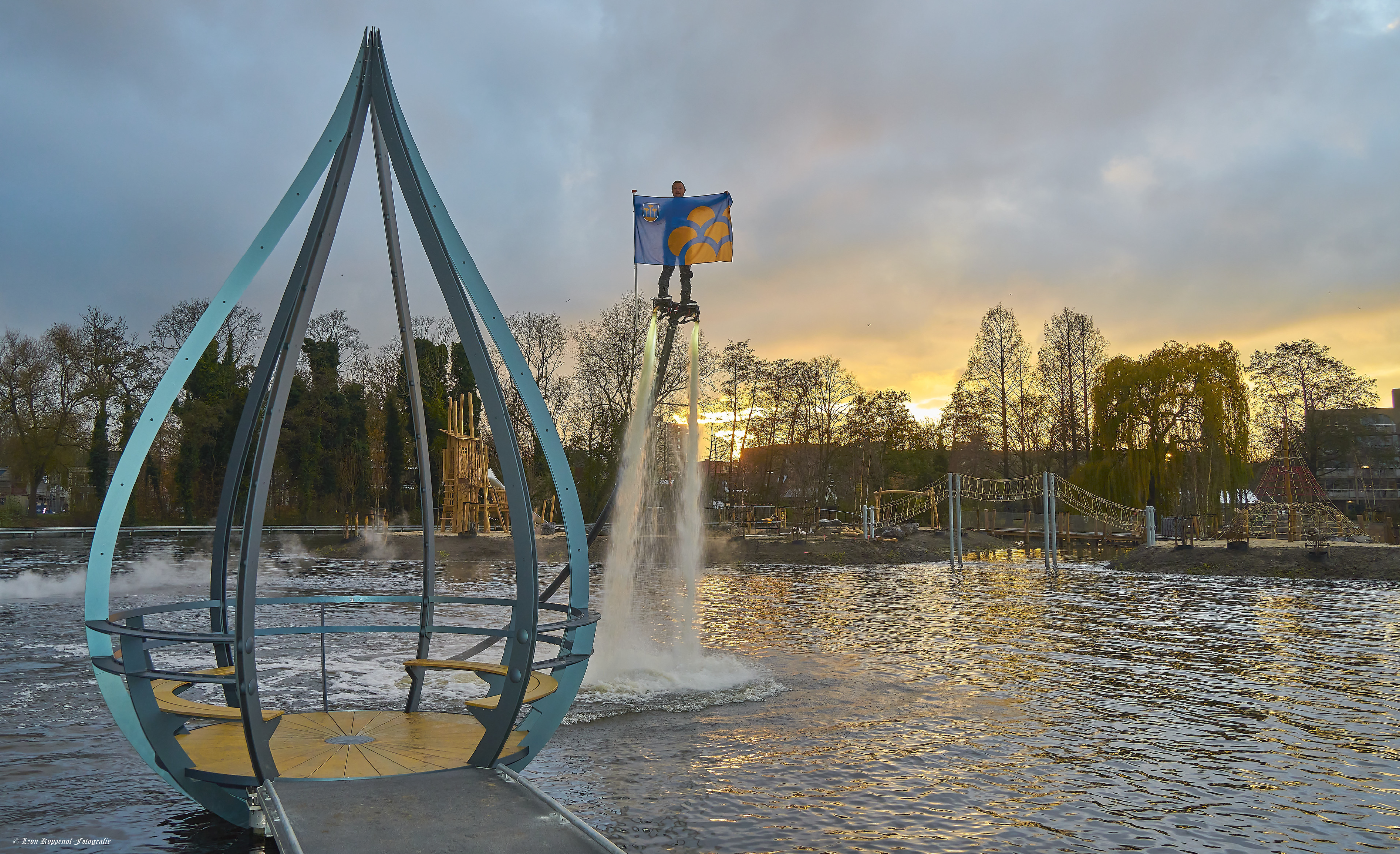 De Waterloper officieel onthuld: nieuw kunstwerk geeft Dobbeplas een opvallend herkenningspunt