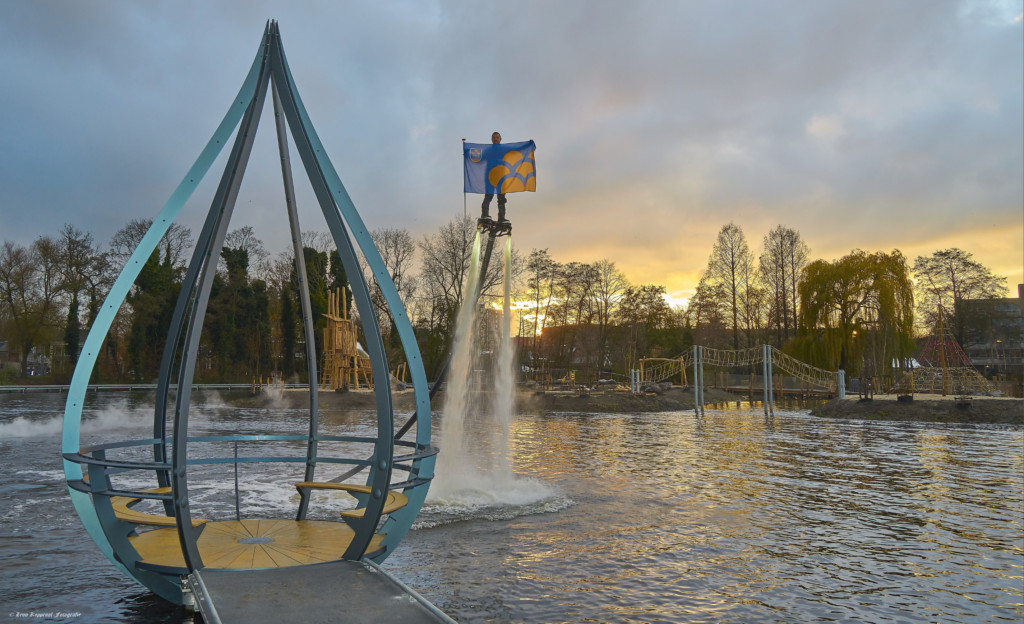 De Waterloper officieel onthuld: nieuw kunstwerk geeft Dobbeplas een opvallend herkenningspunt