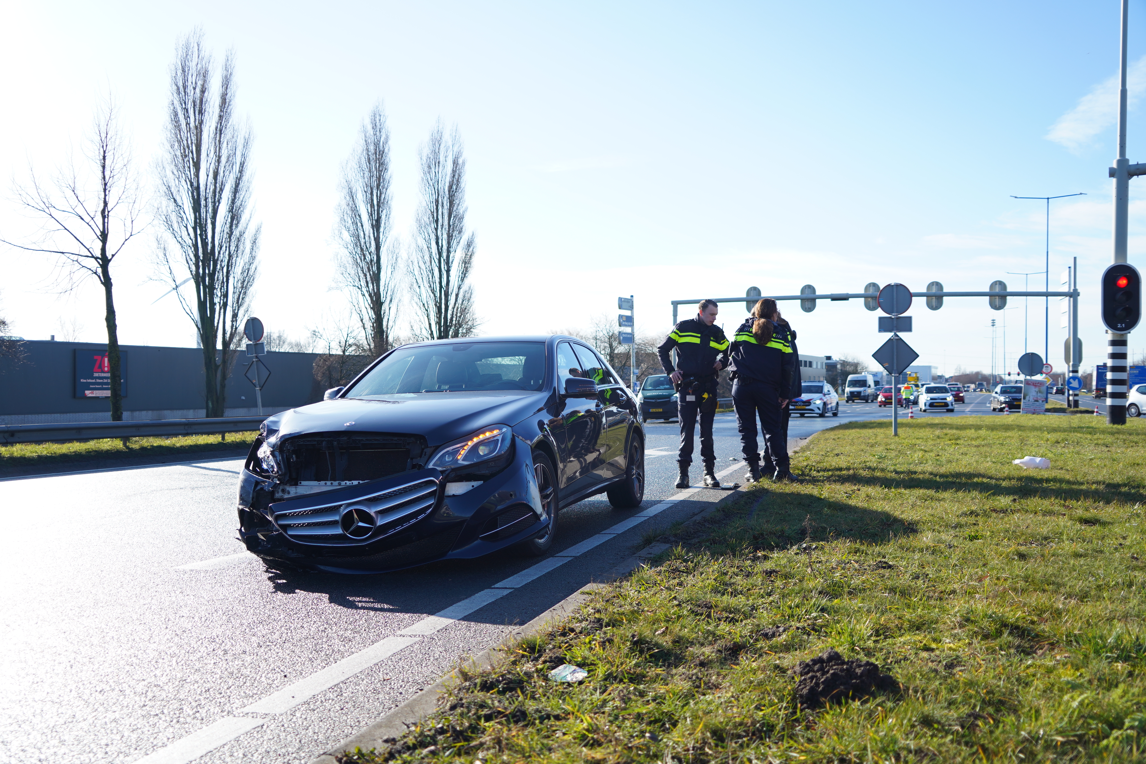 Flinke schade na aanrijding Oostweg Zoetermeer