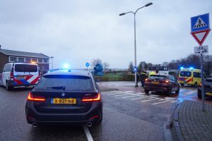 Fietser aangereden door auto op rotonde Planetenweg