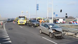 Flinke schade na botsing afrit N209 / A16