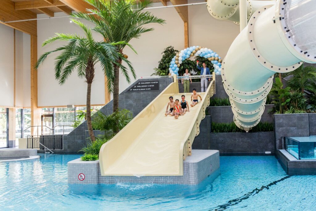 Glijbaan in hagelnieuw zwembad afgekeurd: “scheurvorming”