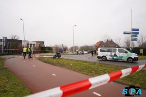 Fietser zwaargewond na aanrijding met taxi op rotonde Bergweg-zuid Bergschenhoek