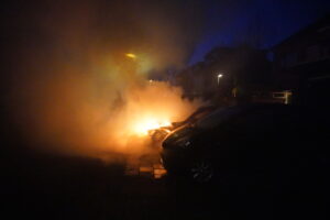 Auto uitgebrand op oprit van woning Ds. van Couwenhovelaan in Bergschenhoek