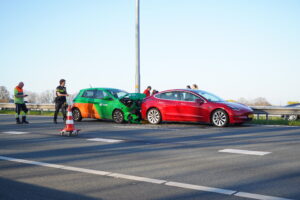 Forse schade na kop-staart botsing A13 richting Rotterdam