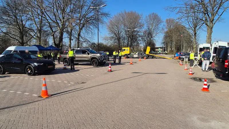 Grote controleactie in zoetermeer: arrestaties, in beslag genomen auto’s en duizenden euro’s geïnd