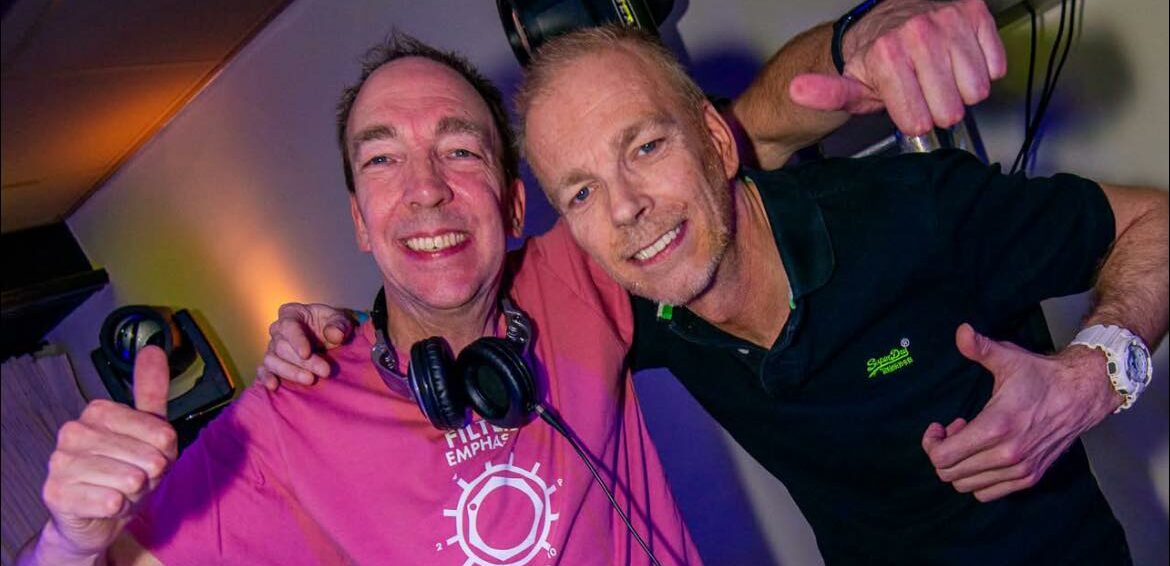 DJ-broers slaan handen ineen: unieke 4-uurs marathonset tijdens loco reünie!