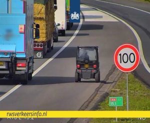 Bijzonder tafereel bij de Rottemerentunnel: stadsvoertuig op A16