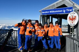 Studenten mboRijnland doen praktijkervaring op als ski- en snowboardleraar in Oostenrijk