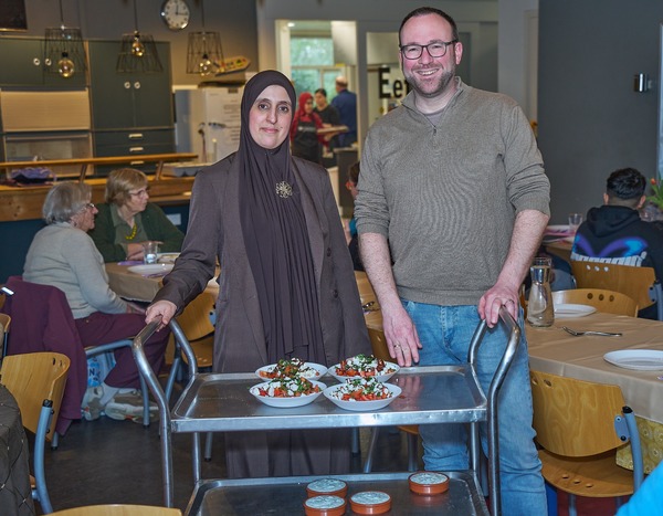 Vrijwilligers komen samen tijdens NLdoet en zorgen voor verbinding in heel Zoetermeer