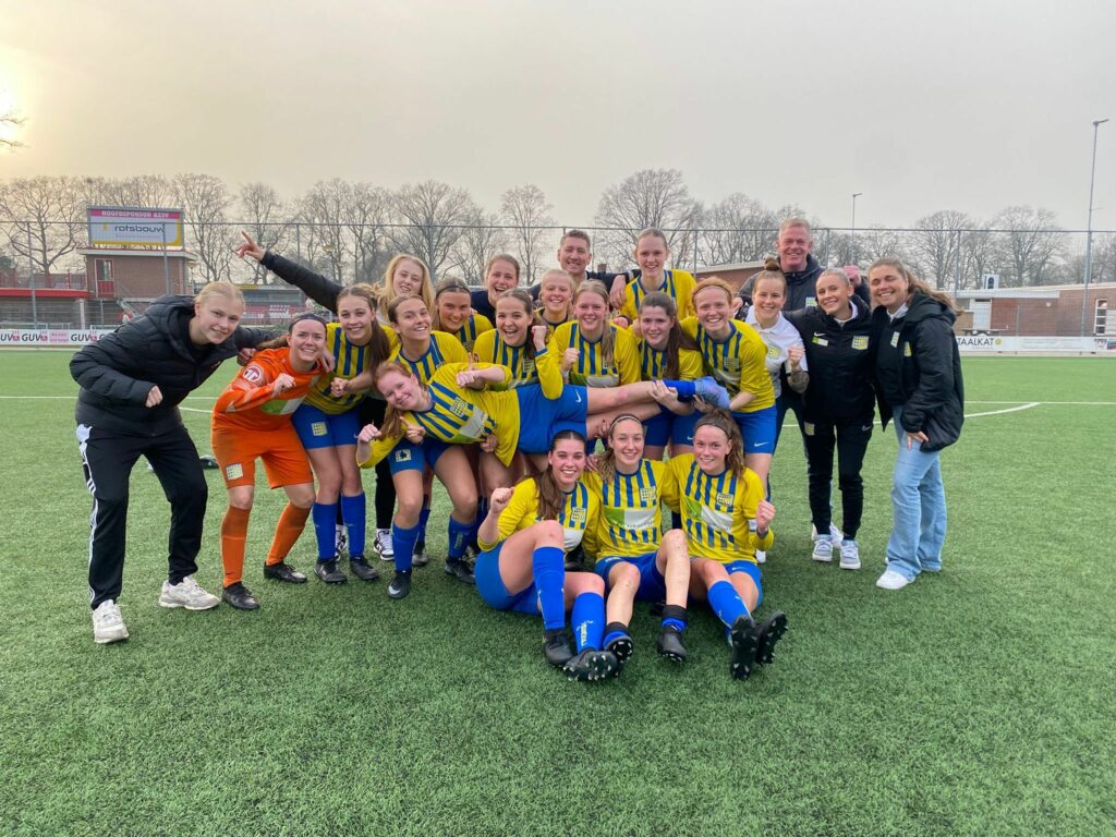 Berkel pakt punt bij koploper AZSV
