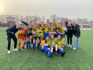 Berkel pakt punt bij koploper AZSV