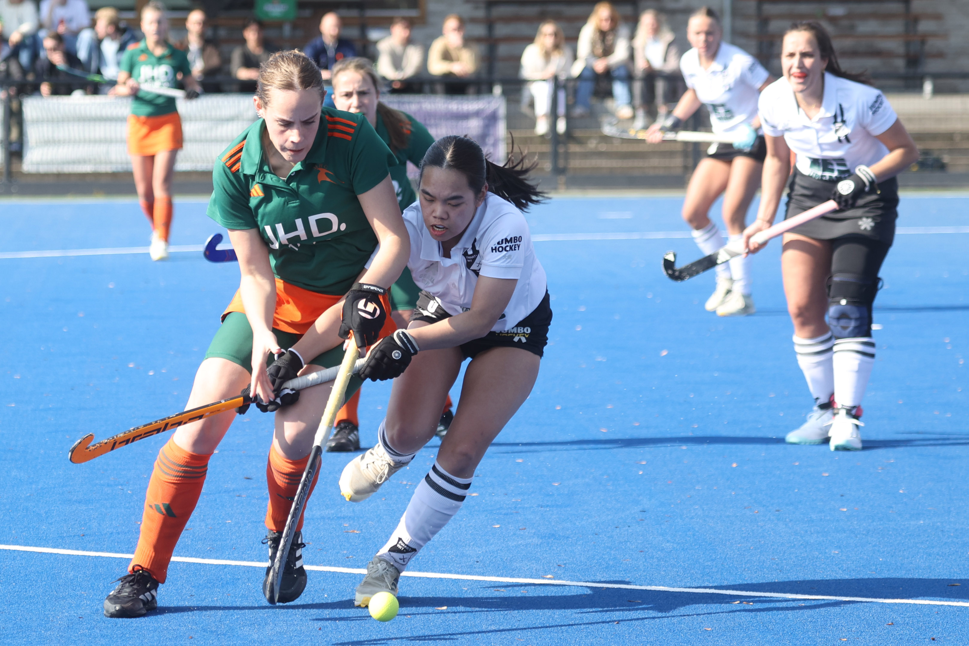 Vroege treffer Teussink bezorgt MHCZ-dames belangrijke overwinning