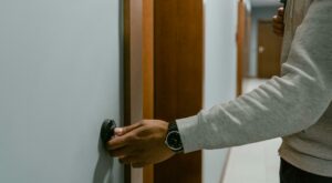 Zoetermeerders kunnen gemeentemedewerker aan de deur verwachten